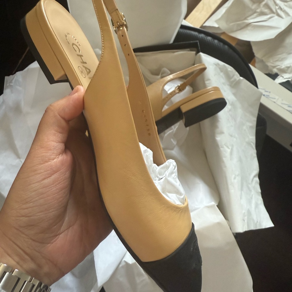 CHANEL Two-Tone Beige and Black Heels - Picture 5 of 12